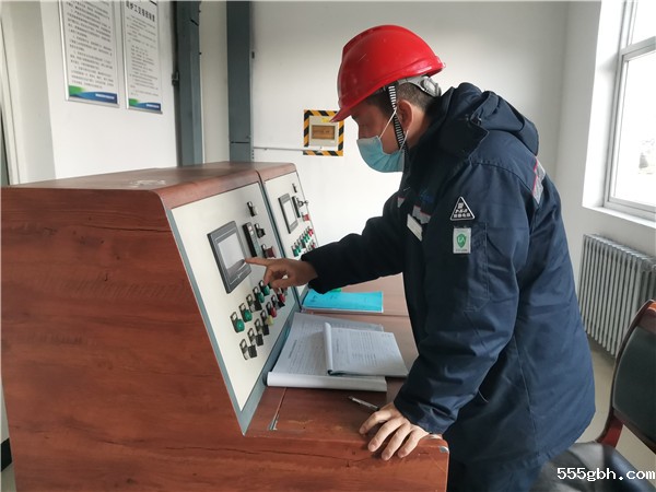 1641868035868001vjLl.jpg 王万涛排查处置锅炉故障.jpg