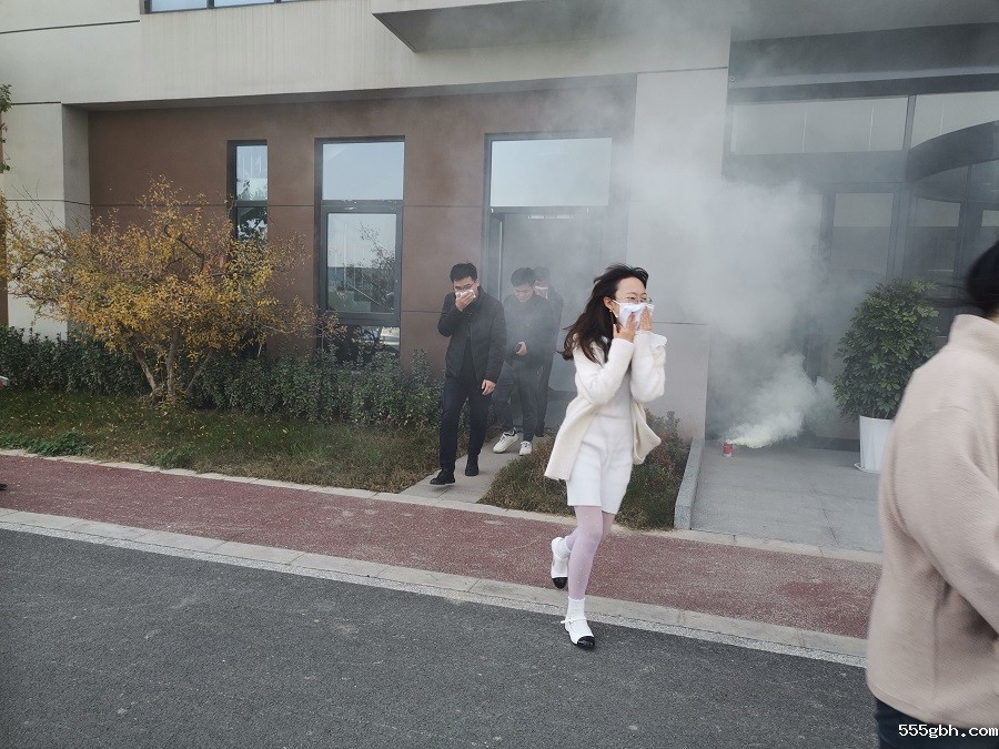 1669085971435688XjAz.jpg 积极开展消防培训和应急演练 筑牢安全屏障.jpg