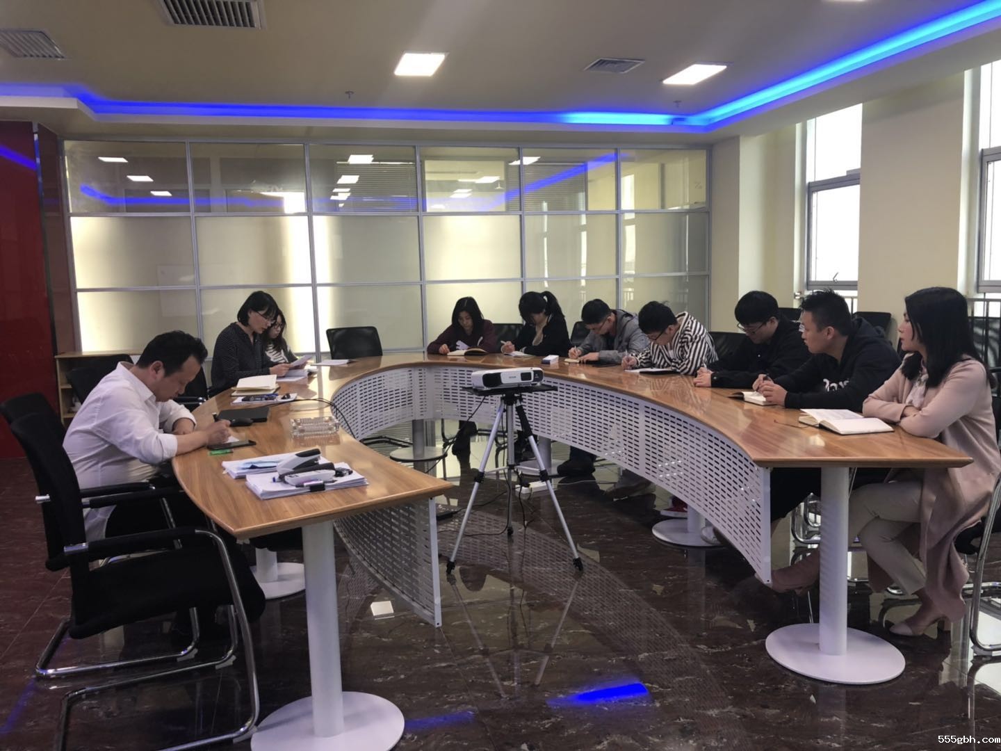 15550285752148343B5x.jpg 20190411通讯稿-研究院公司组织学习“三秦楷模”先进事迹.jpg