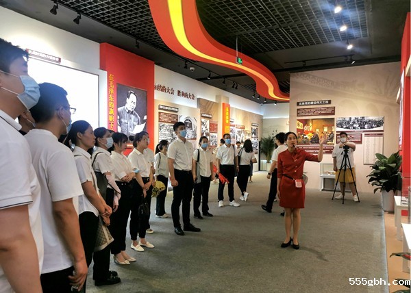 1626312269593762GouK.jpg kaiyun彩票官网组织党员干部参观陕西省庆祝中国共产党成立100周年主题展图片2_副本.jpg