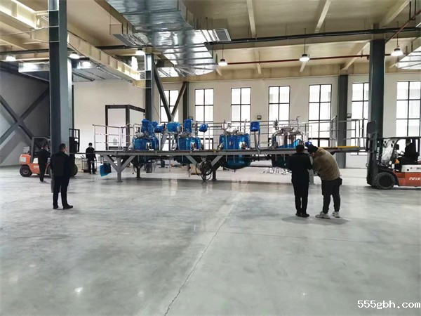 1669943449281355v3n8.jpg 3、绿色环保涂料项目施工现场1.jpg