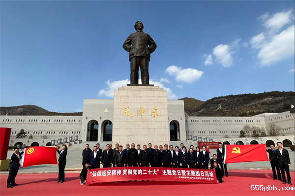 活动集体照.png