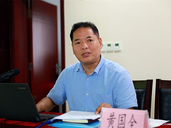 黄国全讲党课.jpg