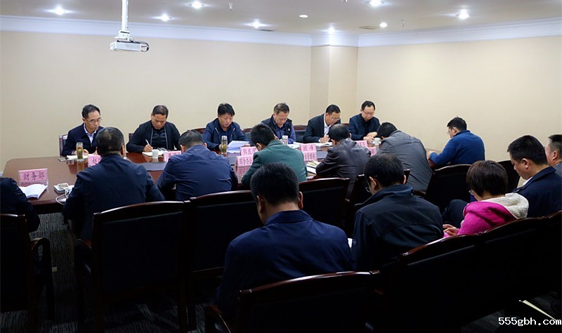 集团公司党委（扩大）会专题传达十八届六中全会精神.jpg