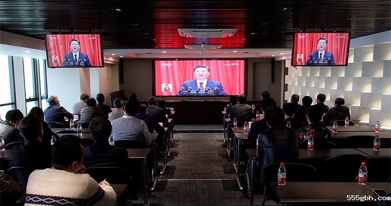 观看十九大开幕会.jpg