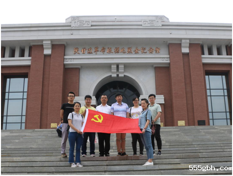 智信公司参观照金革命纪念馆.png