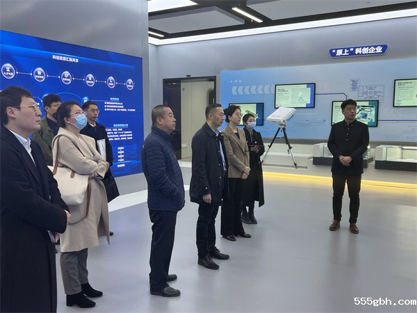 参观展区_副本.jpg