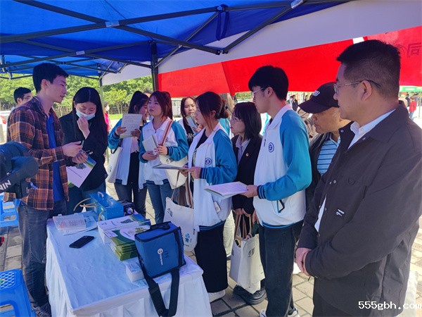 监测公司参加“联防联控 群策群力 守护蓝天”六五环境日主题宣传活动3.jpg