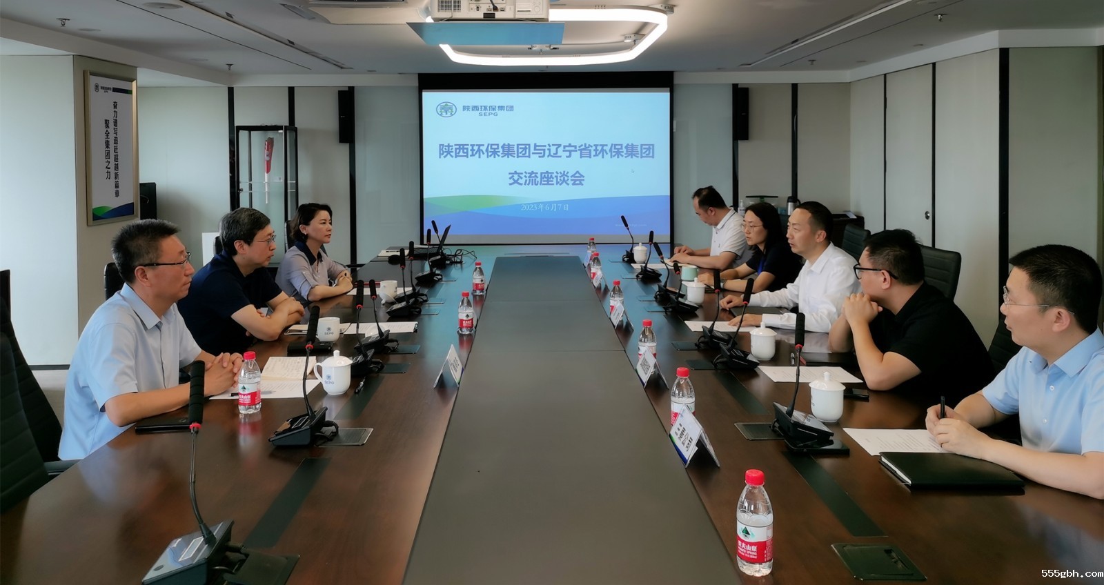 座谈会照片_副本.jpg