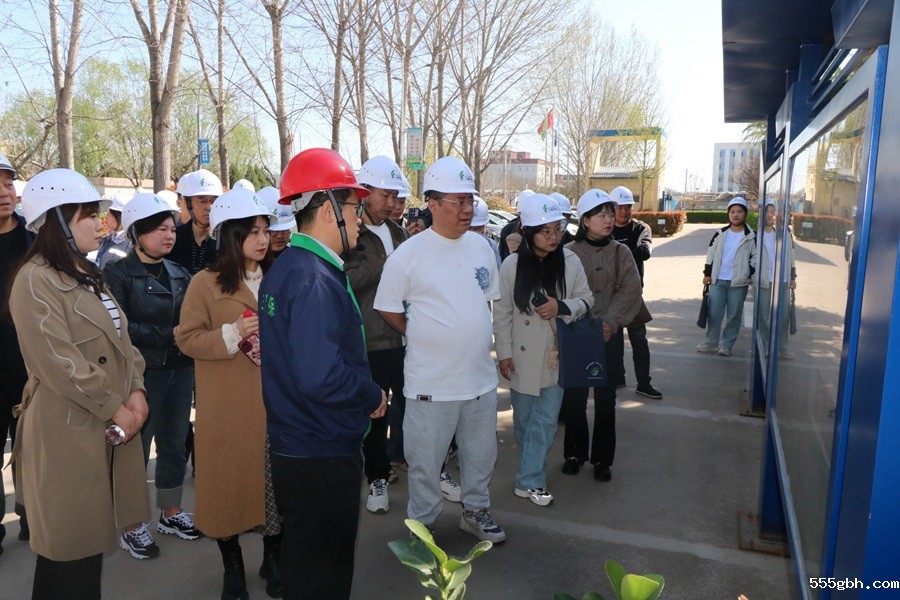 咸阳市“国际无废日”主题活动人员走进新天地公司参观交流 (1).JPG